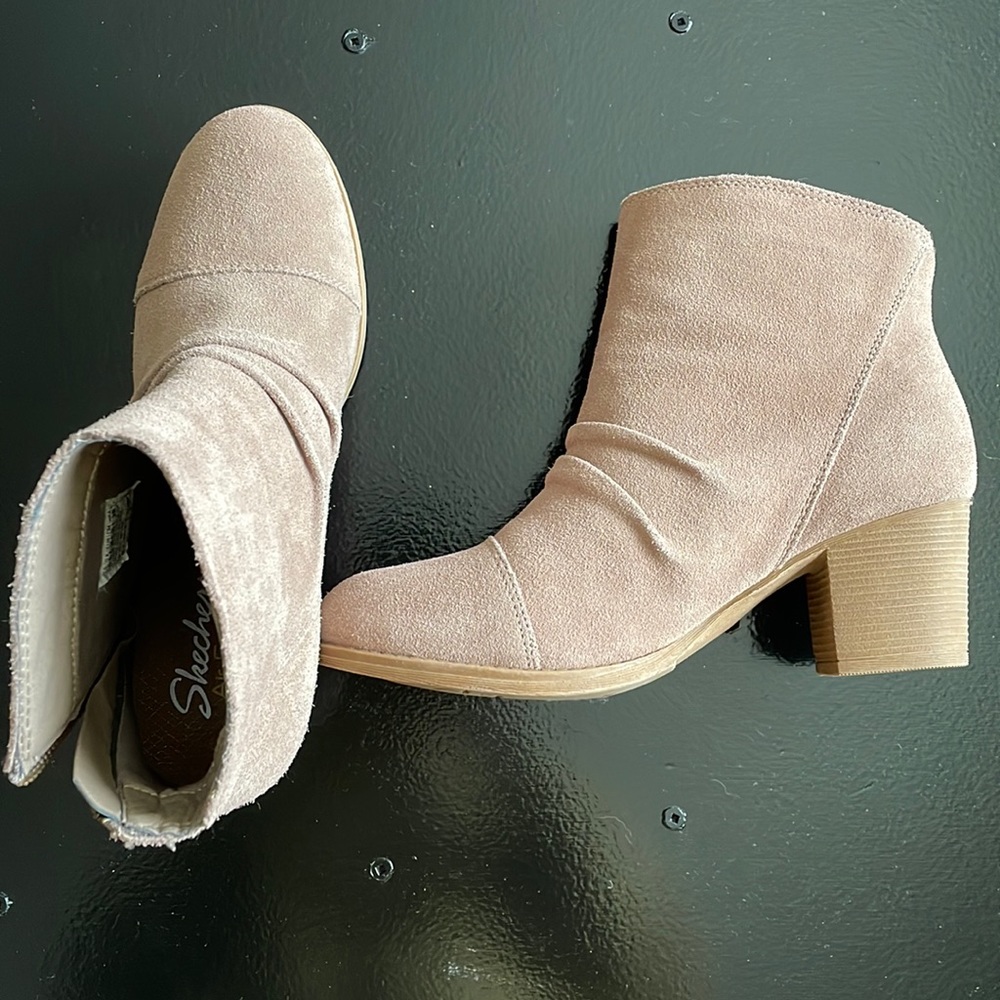 Beige heel boots